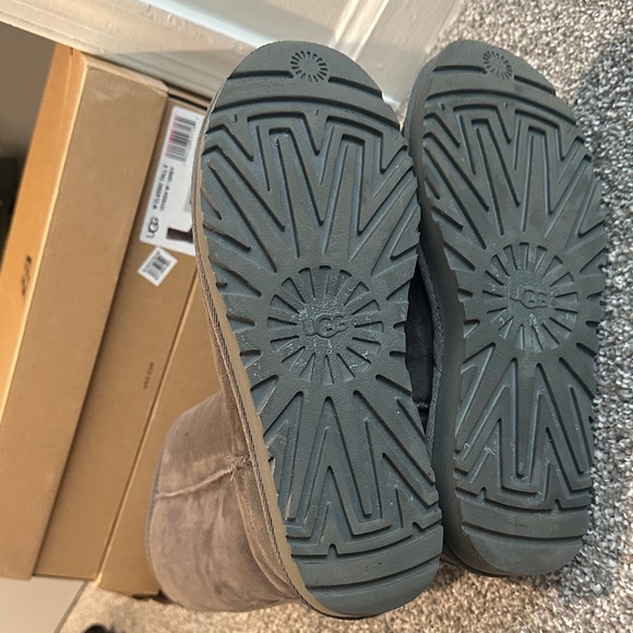 UGG Classic Tall Boots - Picture 4 of 7